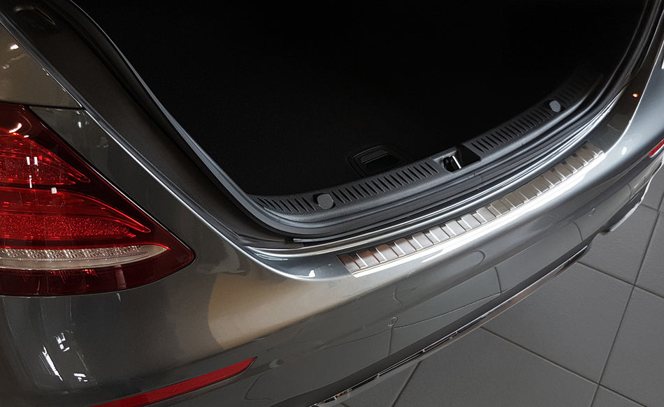 Avisa, Protezione del Bordo di Carico - Acciaio — Compatibile con E Classe W213 Berlina 2016-2023